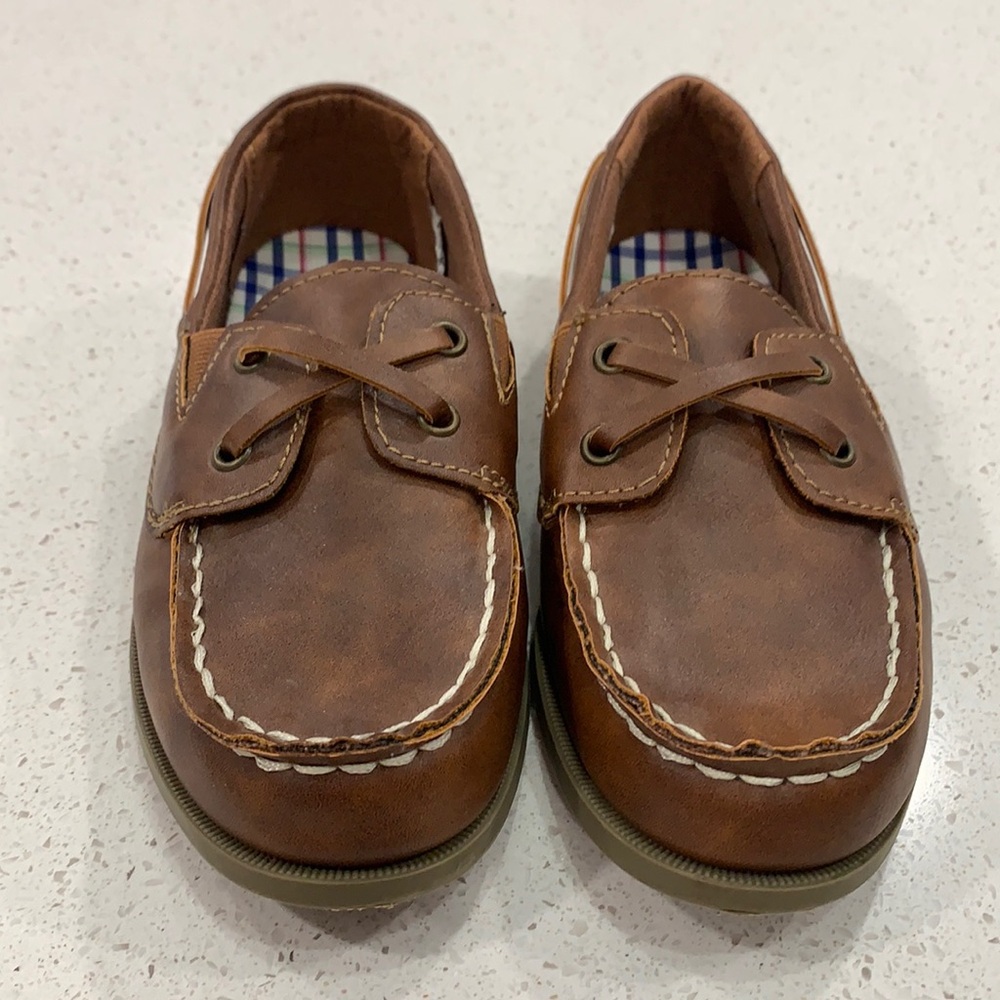 Boys Carter’s shoes size 1M